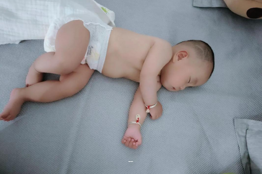 永新宝宝突然很多眼屎